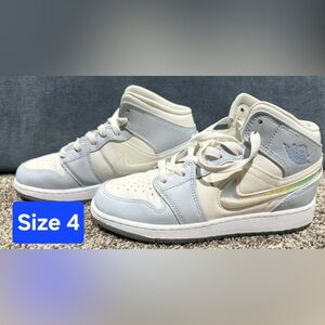 Jordan Kids Sneakers in Cream and Light Blue